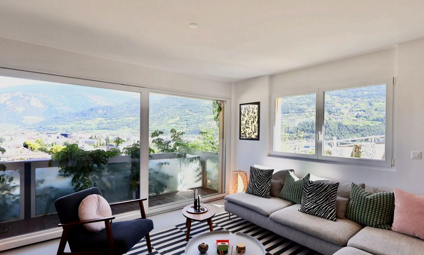 3.5-ROOM HIGH-QUALITY APARTMENT WITH PANORAMIC VIEW - Photo 3 of 13