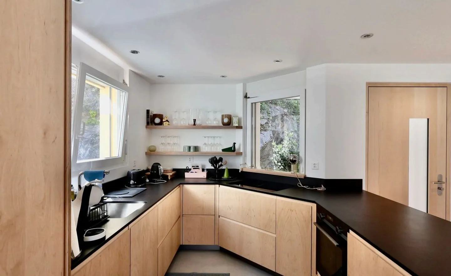 3.5-ROOM HIGH-QUALITY APARTMENT WITH PANORAMIC VIEW - Photo 6 of 13