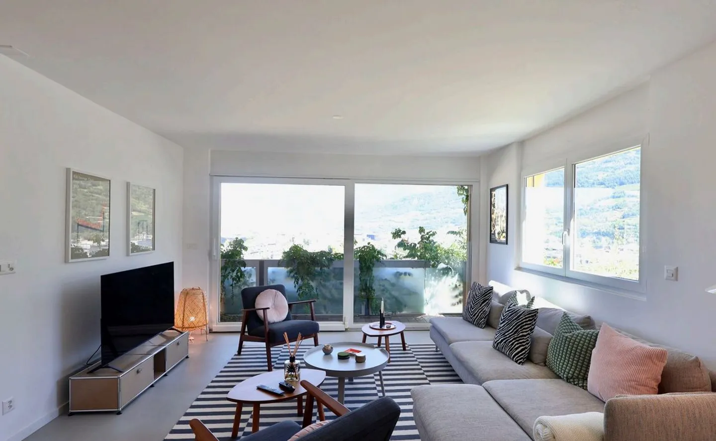 3.5-ROOM HIGH-QUALITY APARTMENT WITH PANORAMIC VIEW - Photo 5 of 13
