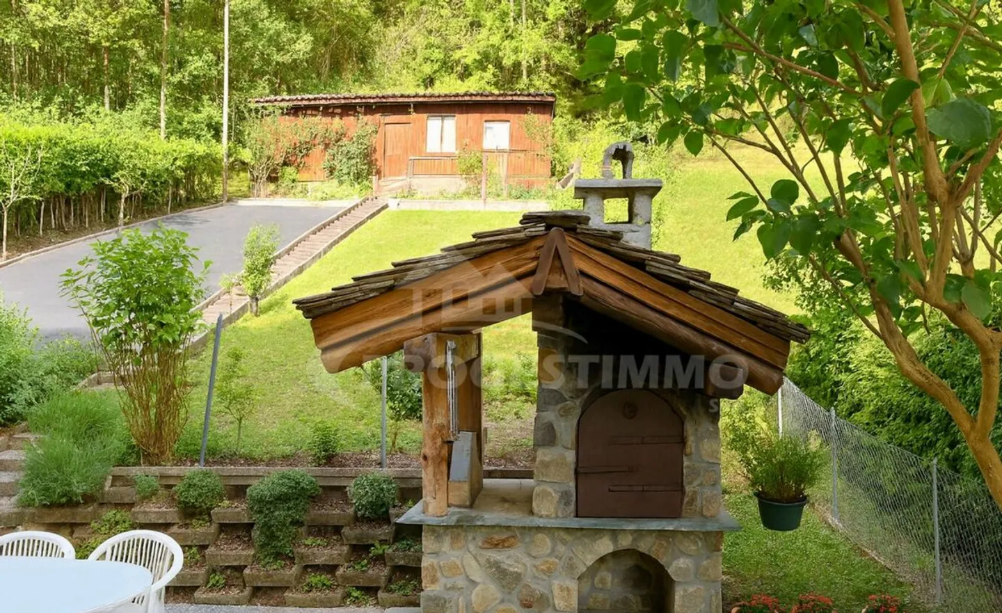 AUTHENTISCHES CHARMIER CHALETT MIT 5,5 ZIMMERN - Foto 1 von 8
