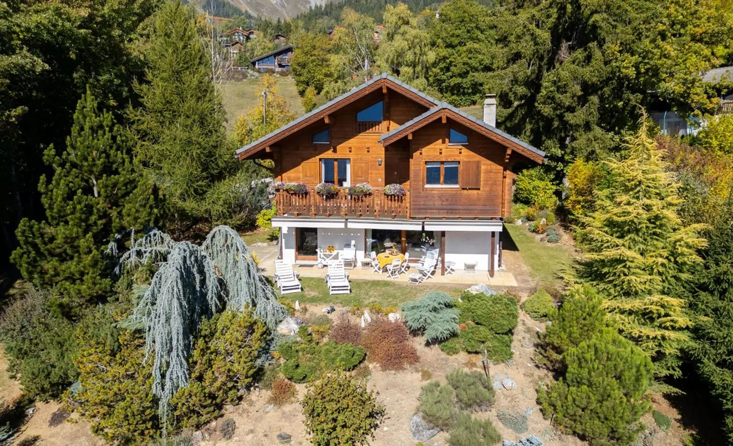 CHALET DE CHARME AUX MAYENS D'ARBAZ - Photo 2 of 13
