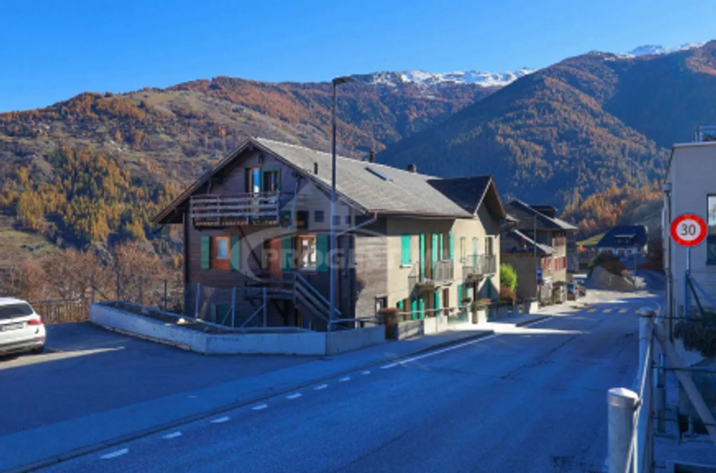 EDIFICIO DI REDDITO CON POTENZIALE DI SVILUPPO - Foto 2 di 10