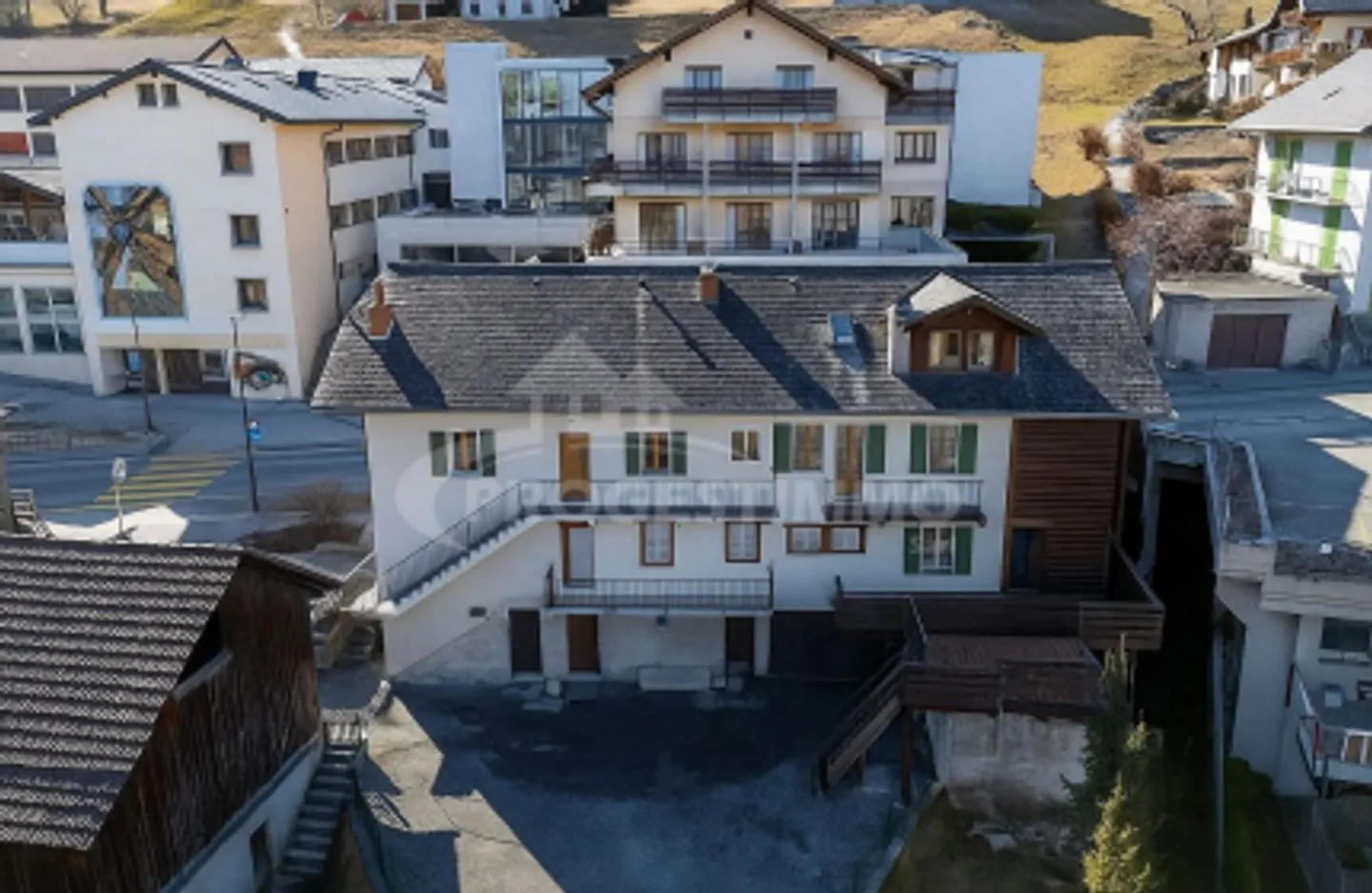 EDIFICIO DI REDDITO CON POTENZIALE DI SVILUPPO - Foto 9 di 10