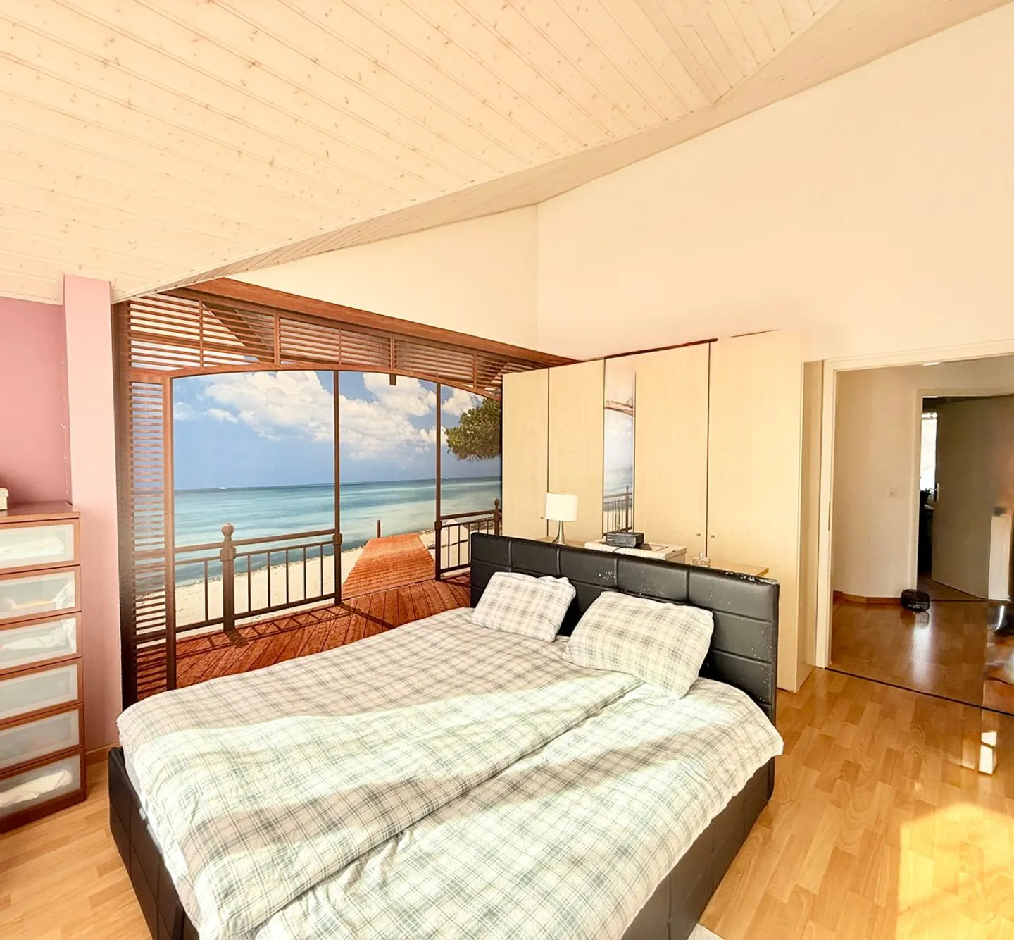 Mont-sur-Rolle - Beautiful family townhouse with garden, terrace and unobstructed view - Photo 4 of 9