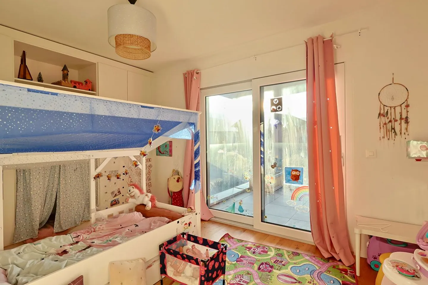 KOMFORT, RAUM UND LICHT: IHR ZUKÜNFTIGES ZUHAUSE - Foto 10 von 13