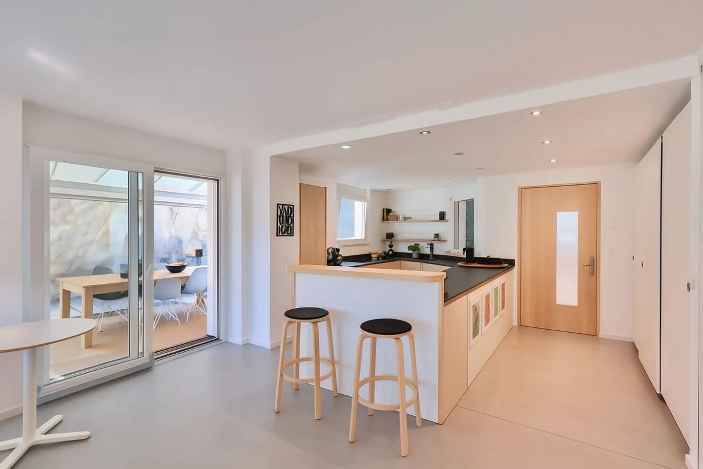 3.5-ROOM HIGH-QUALITY APARTMENT WITH PANORAMIC VIEW - Photo 4 of 13