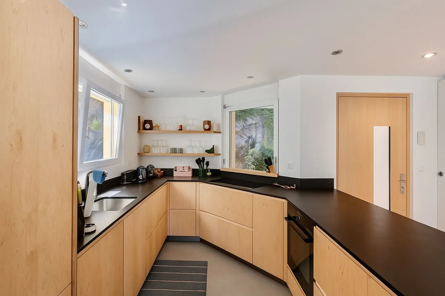 3.5-ROOM HIGH-QUALITY APARTMENT WITH PANORAMIC VIEW - Photo 5 of 13