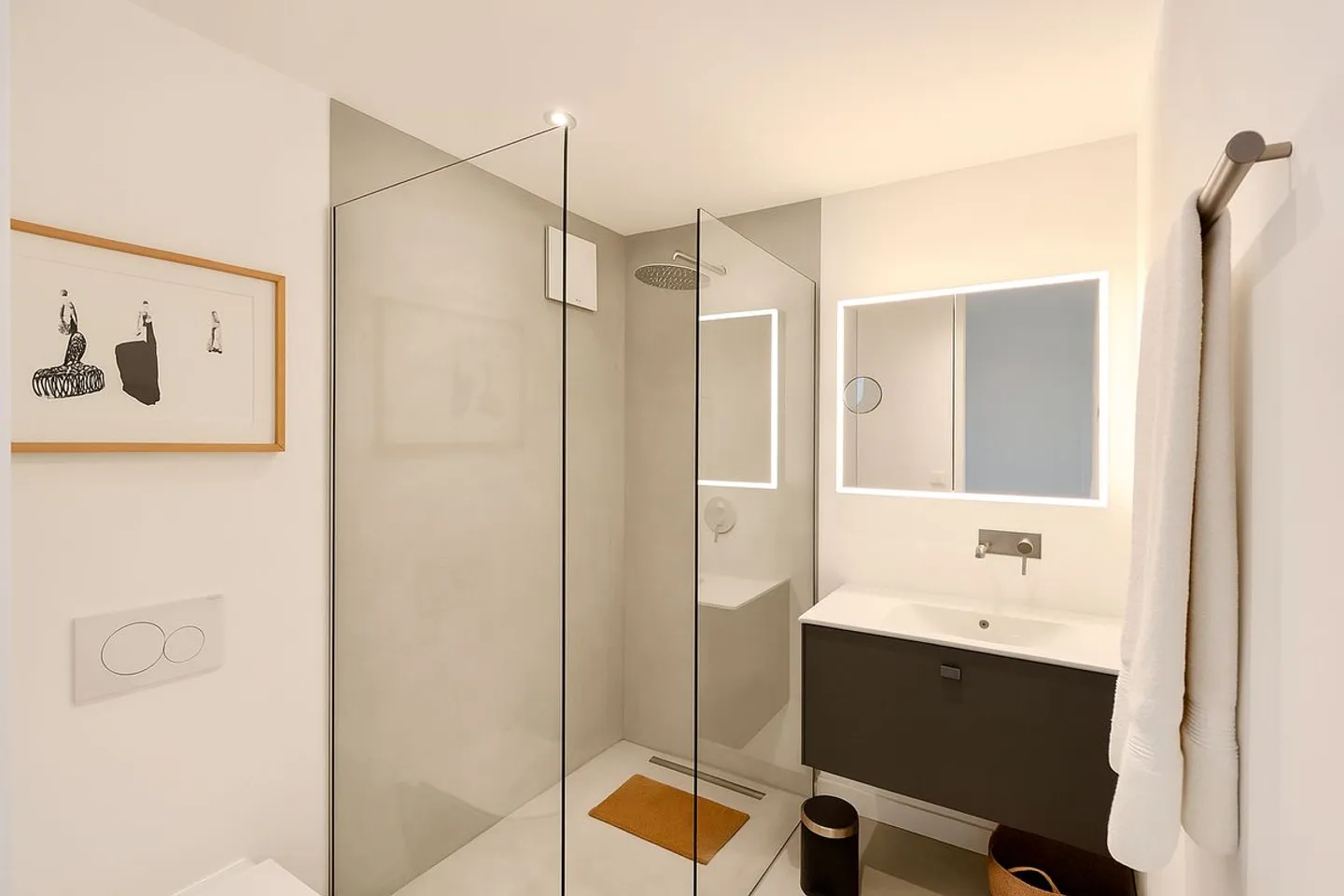 3.5-ROOM HIGH-QUALITY APARTMENT WITH PANORAMIC VIEW - Photo 11 of 13