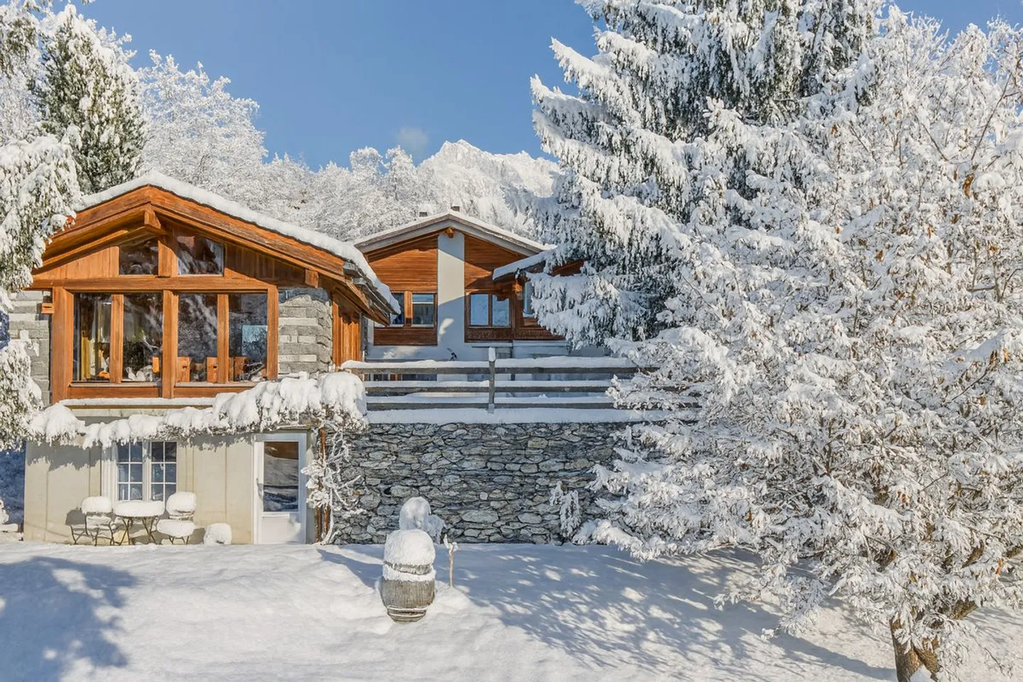 GRAND CHALET WITH 2 APARTMENTS AND BUILDABLE LAND - Photo 1 of 11