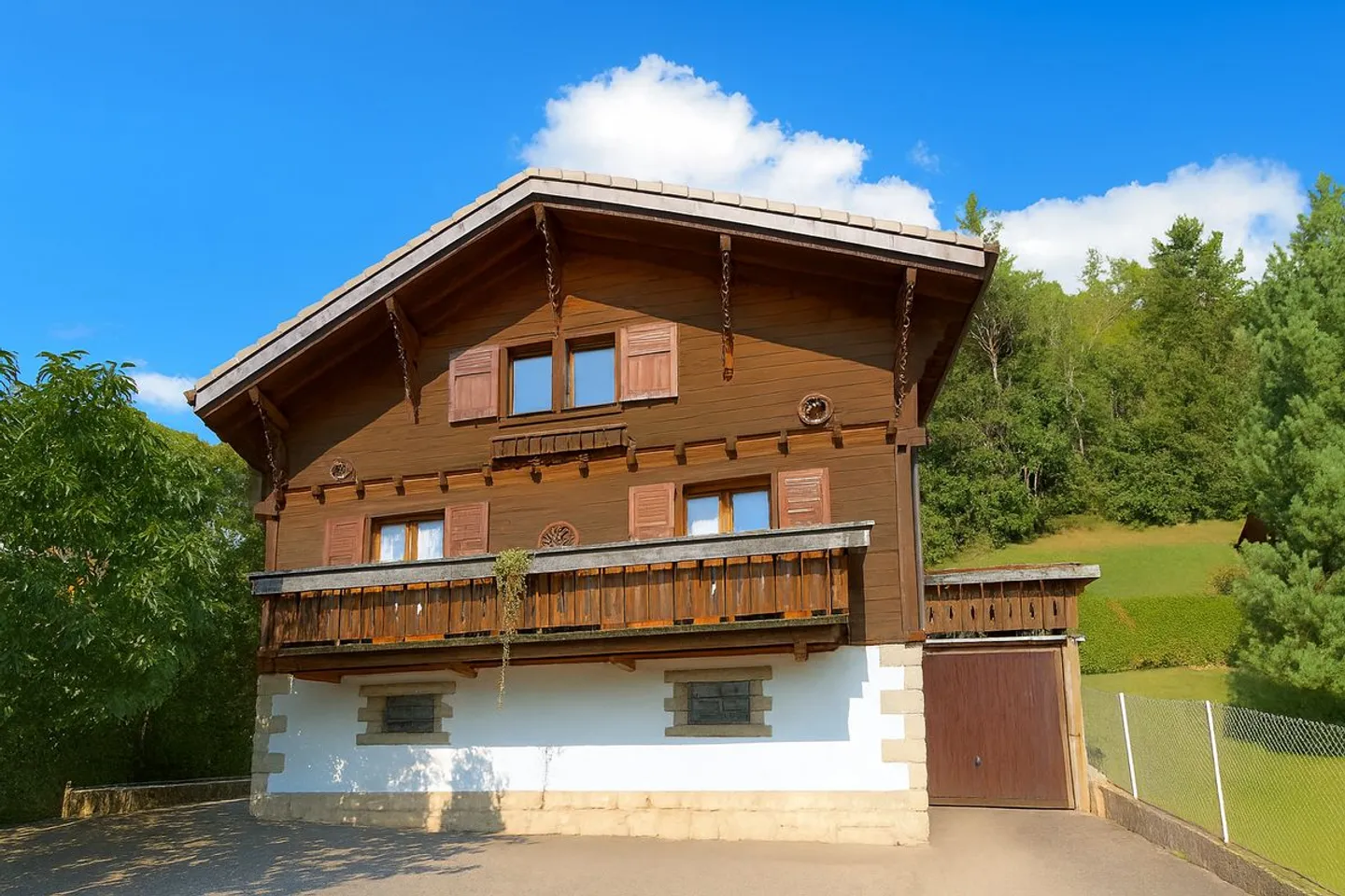 AUTHENTIQUE CHALET DE CHARME DE 5,5 PIÈCES - Photo 1 sur 13