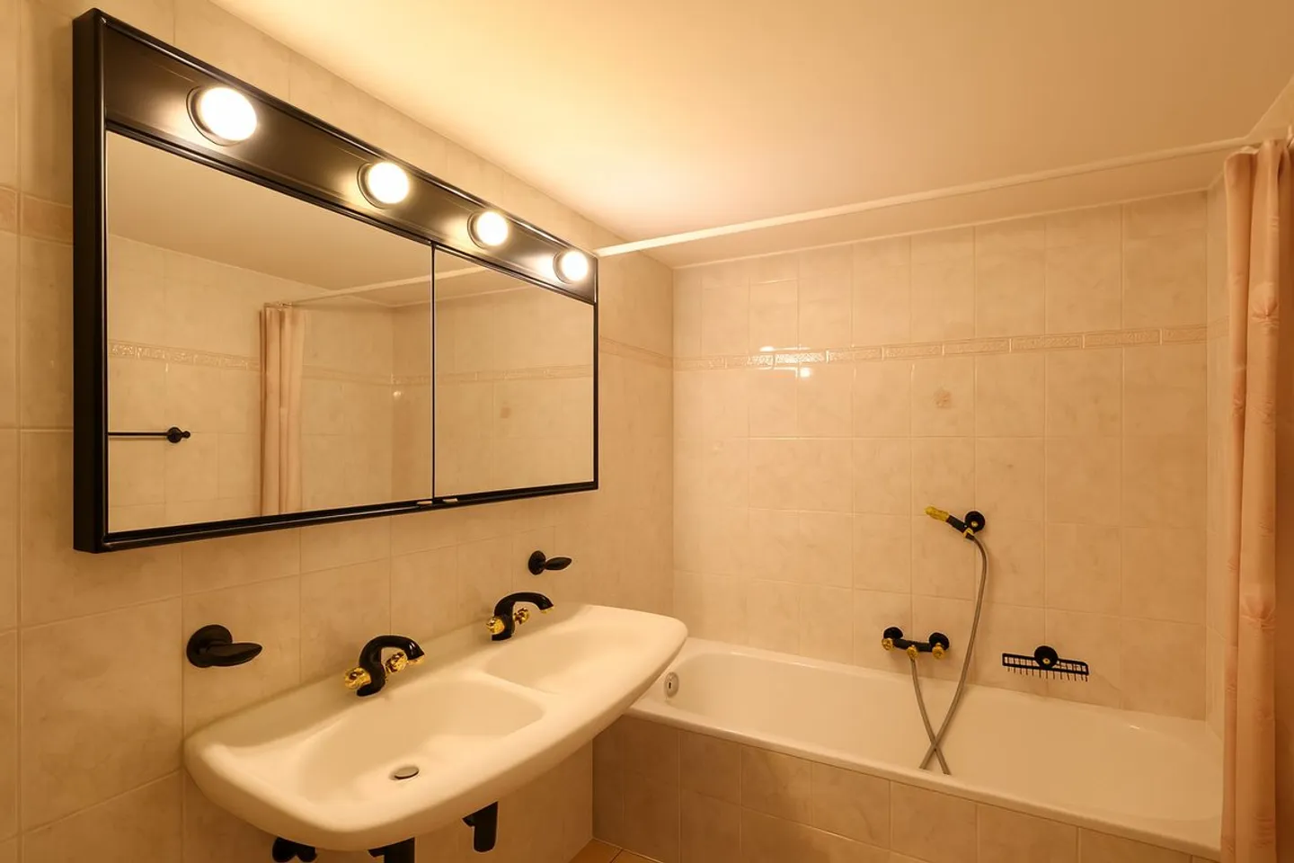 RARE GELEGENHEIT: KOMPLETT RENOVIERTE ALTE SCHEUNE - Foto 12 von 13