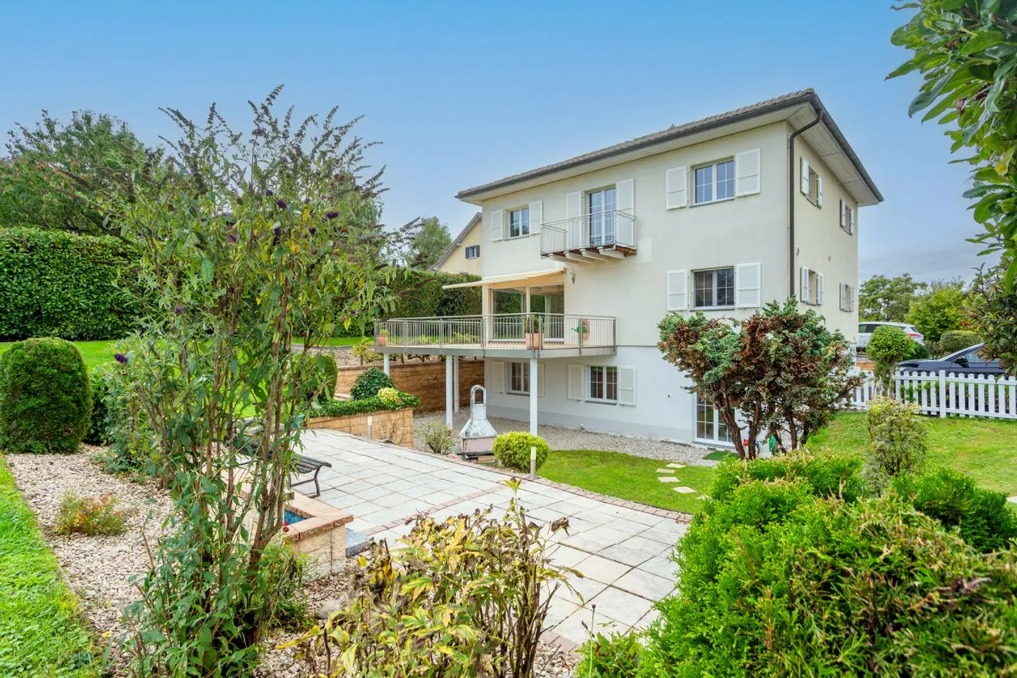 Beautiful individual square Vaud house overlooking the village of Ursins - Photo 1 of 13