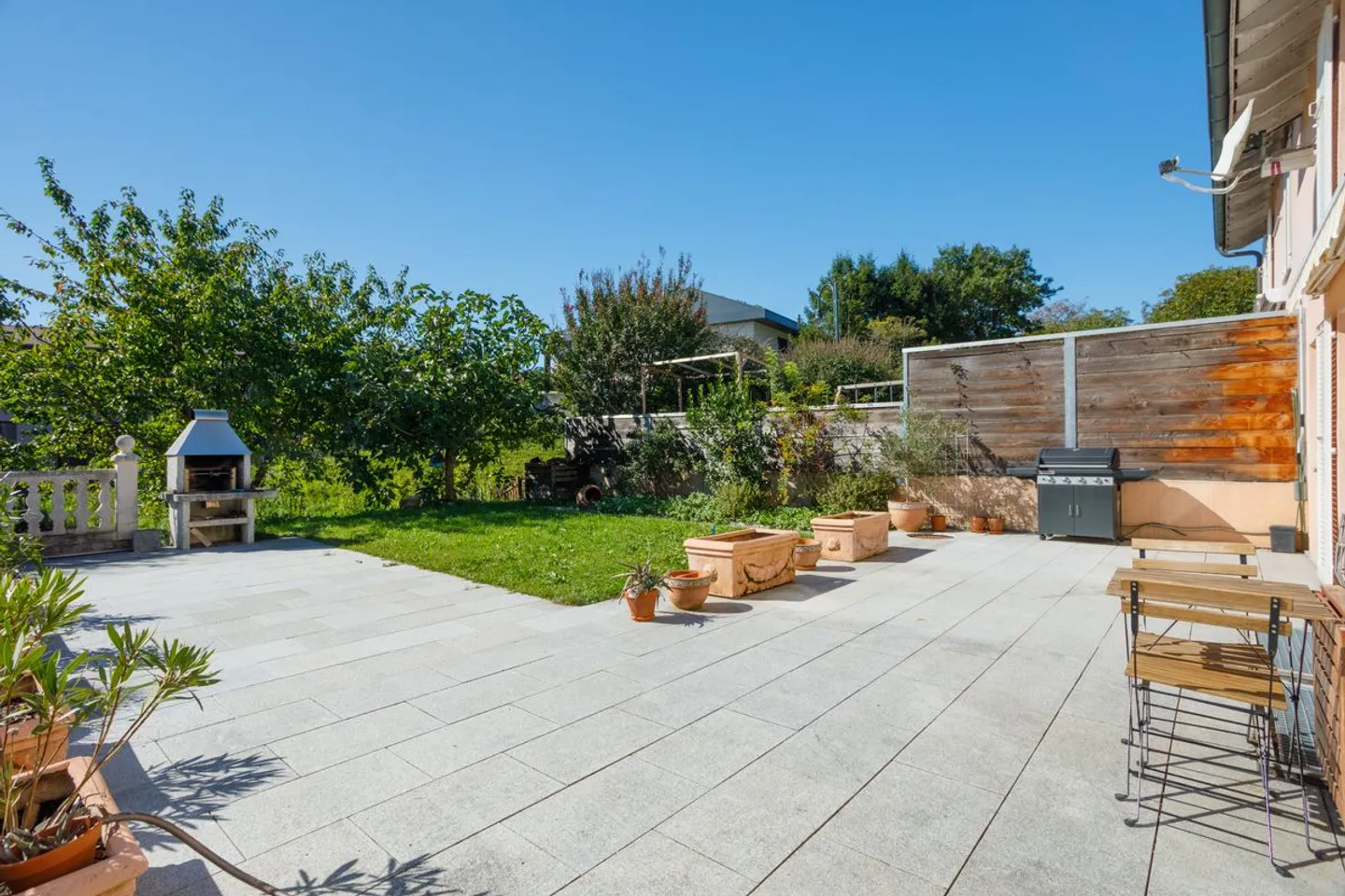Semi-detached villa with two apartments - Photo 11 of 12