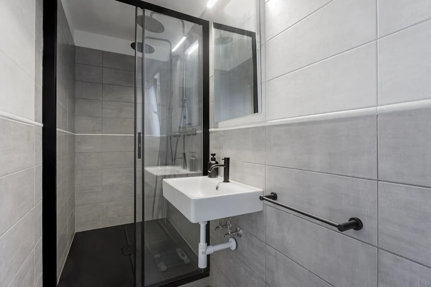 Semi-detached villa with two apartments - Photo 9 of 12