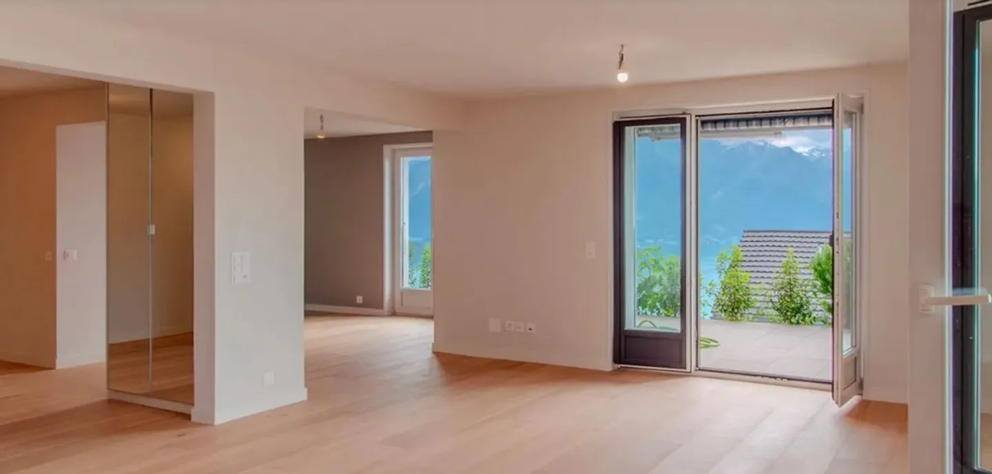 Magnificent Detached Villa - Panoramic View of Lake Geneva and the Alps - Photo 4 of 6