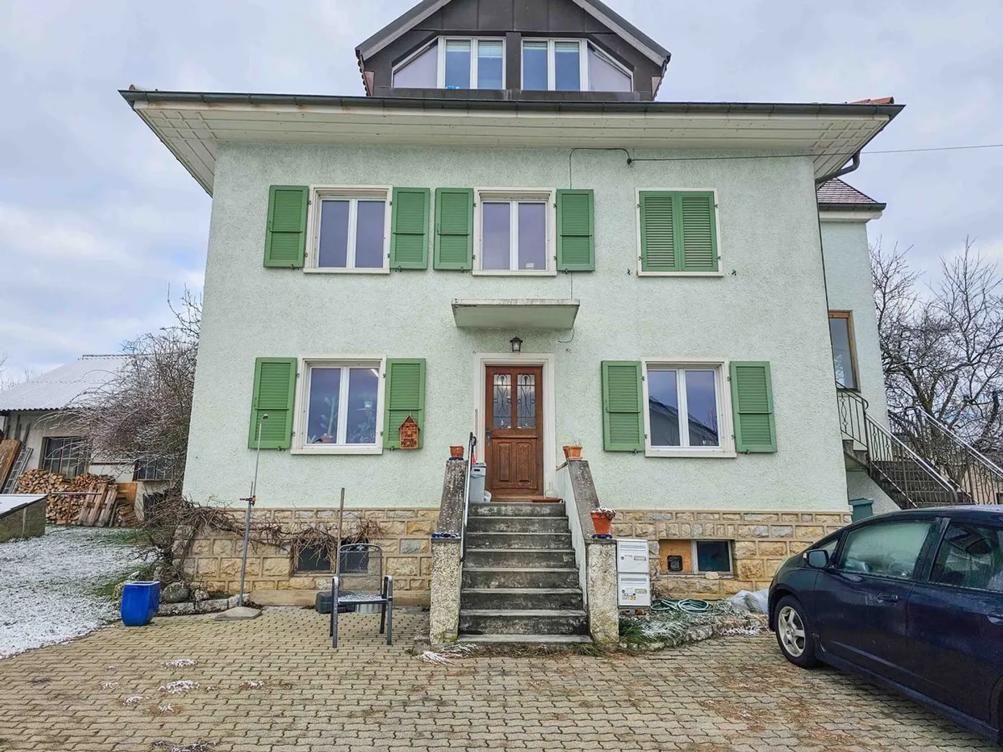 Casa con 2 appartamenti e un grande laboratorio che offre un magnifico potenziale su un terreno di oltre 1000 m2 - Foto 1 di 4
