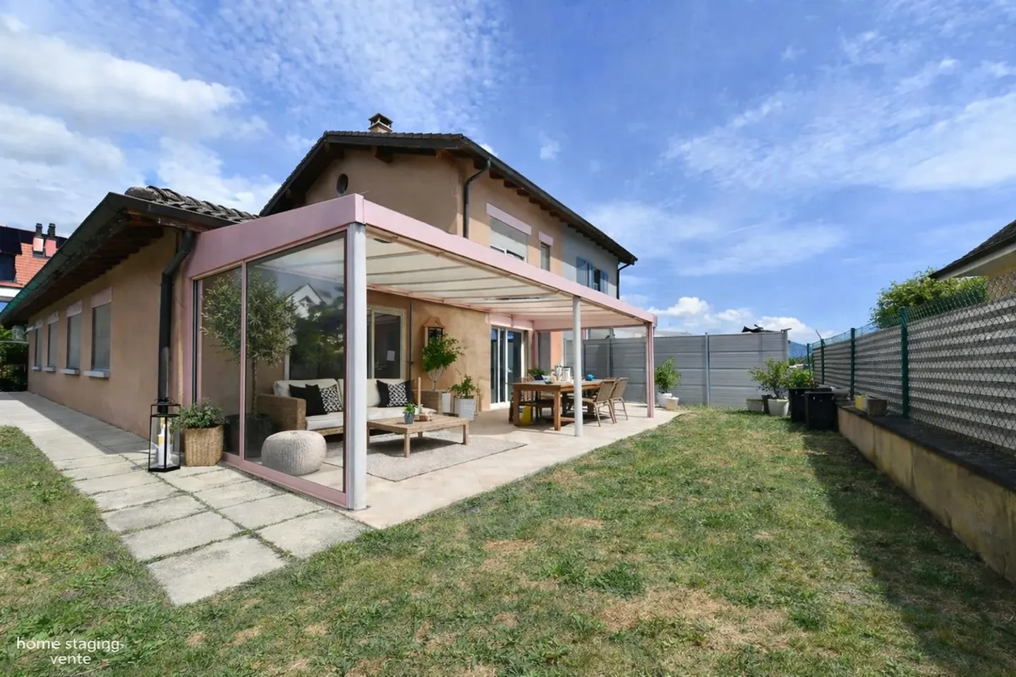 Comfort, space and light - Semi-detached villa with swimming pool - Photo 12 of 12