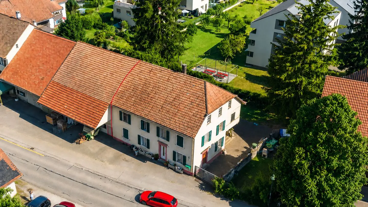 Zentral gelegenes Mehrgenerationenhaus mit Garten, Terrasse und Ausbaupotenzial - Foto 1 di 13