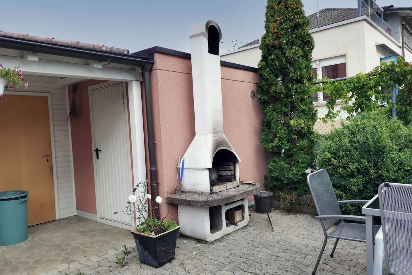 Edificio residenziale con diverse possibilità in ottime condizioni - Foto 8 di 13
