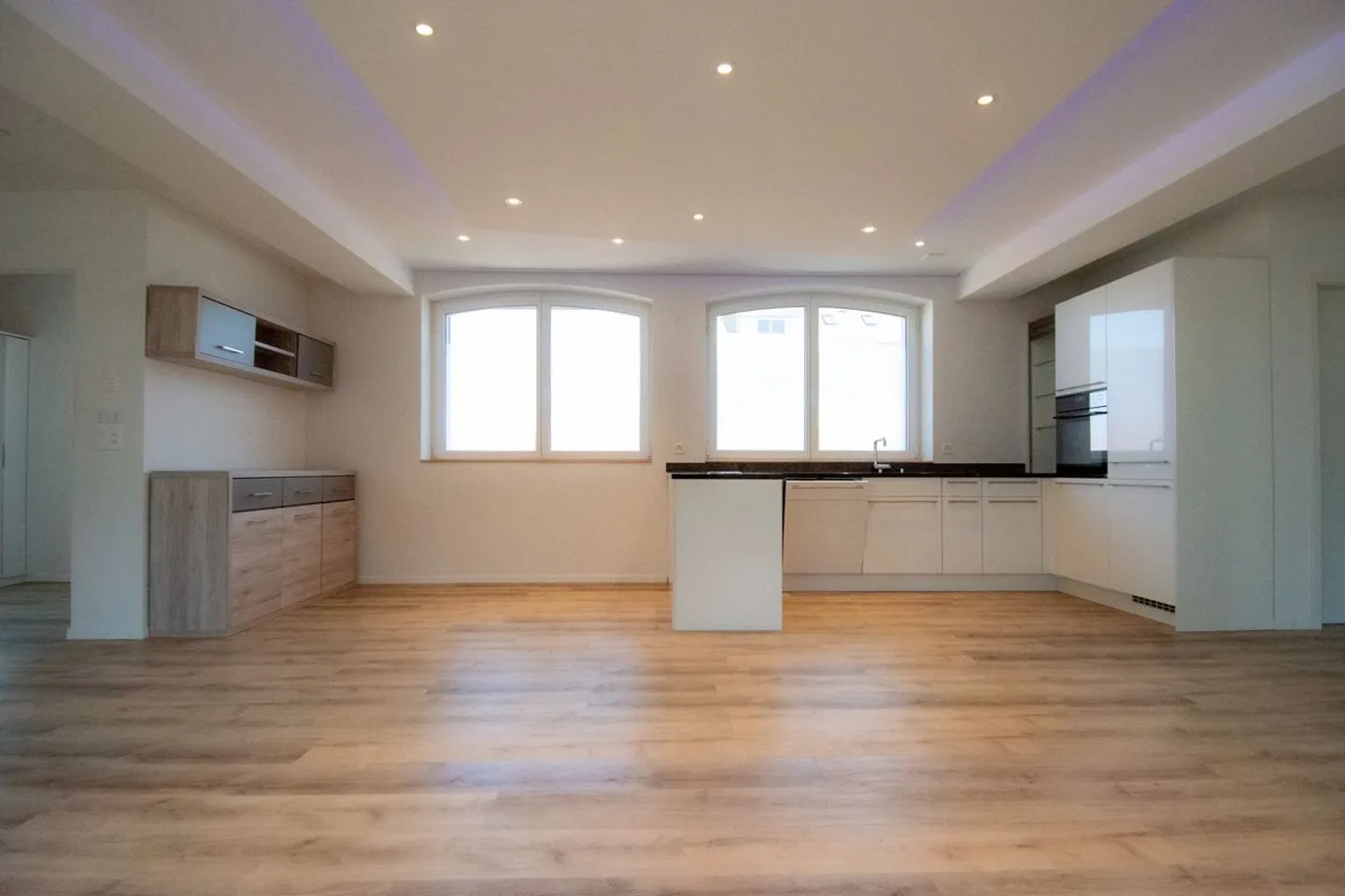 MODERNISIERTES RAUMWUNDER AN SONNIGER LAGE - Foto 3 von 8