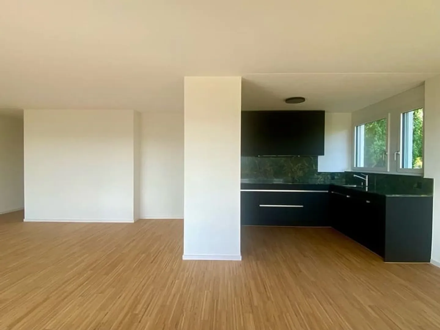 First rental after complete renovation 4.5 room apartment in a very good location - Photo 5 of 8