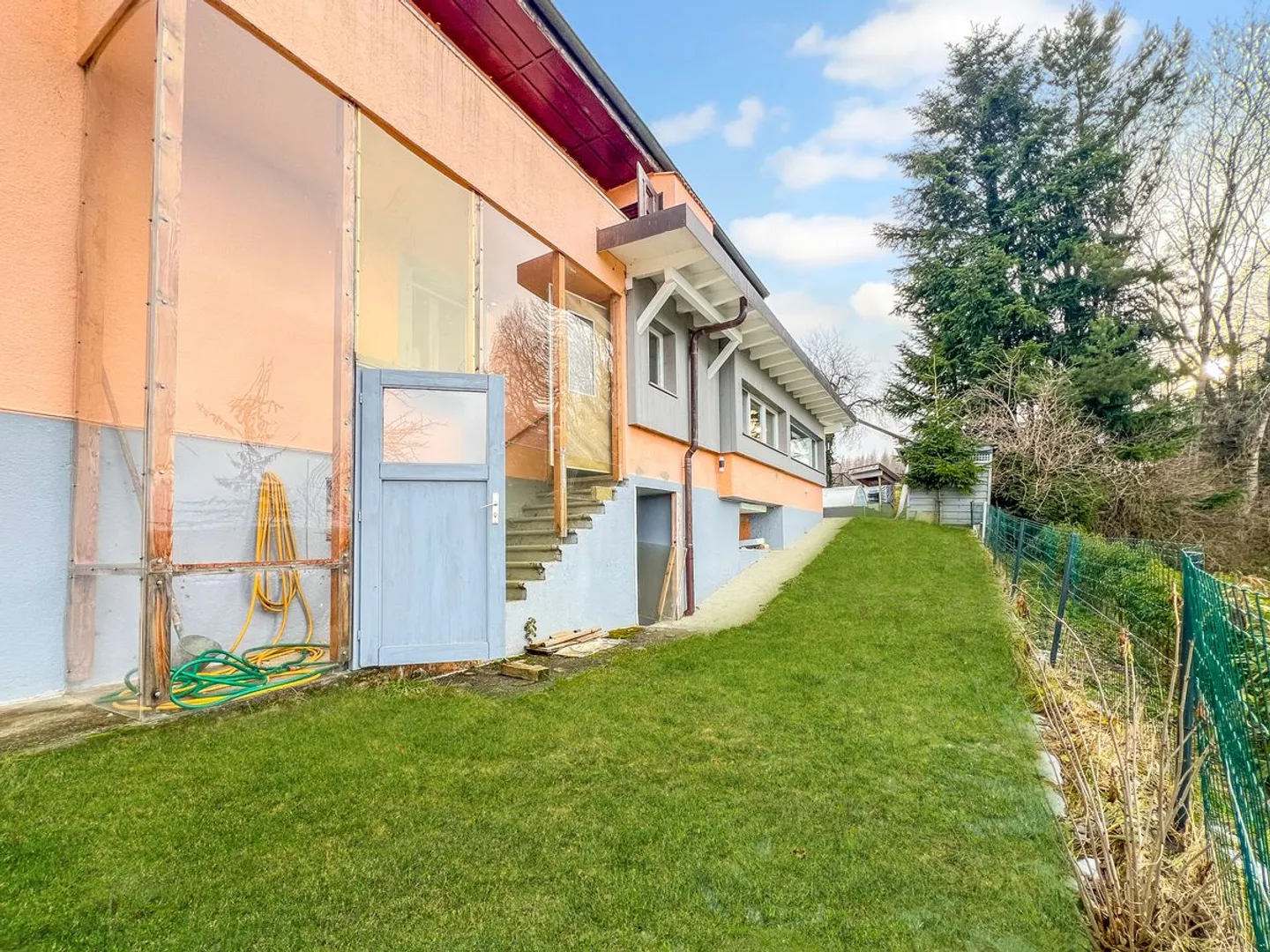 Einfamilienhaus mit Pool und dominanter Aussicht - Foto 3 von 5