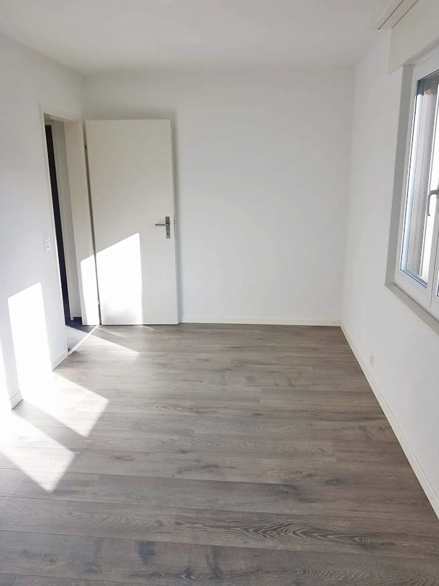 Attractive penthouse apartment with a magnificent view of Lake Zurich in Schindellegi - Photo 11 of 12