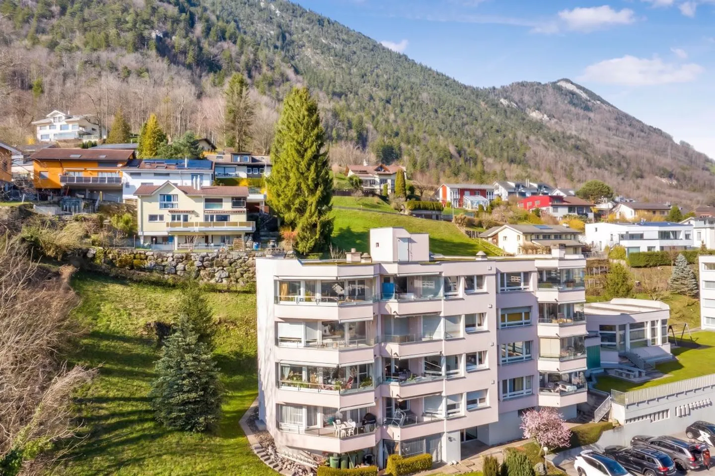Wohnung mit unverbaubarer Panoramaaussicht und Wellnessbereich - Foto 3 di 13