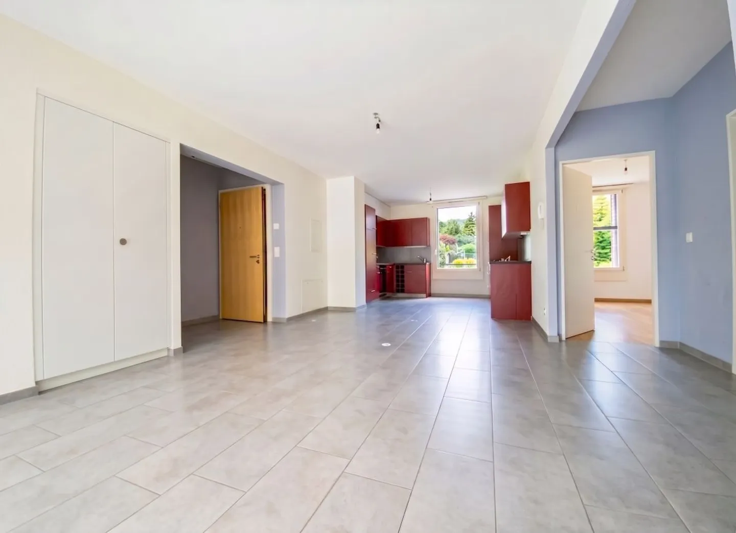 Belle opportunité - 4 ½ de 110m2 avec place de parc! - Foto 3 di 9