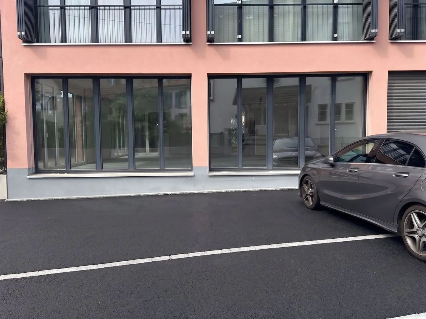 Versatile advertising space with visibility in Frenkendorf for rent - Photo 2 of 8