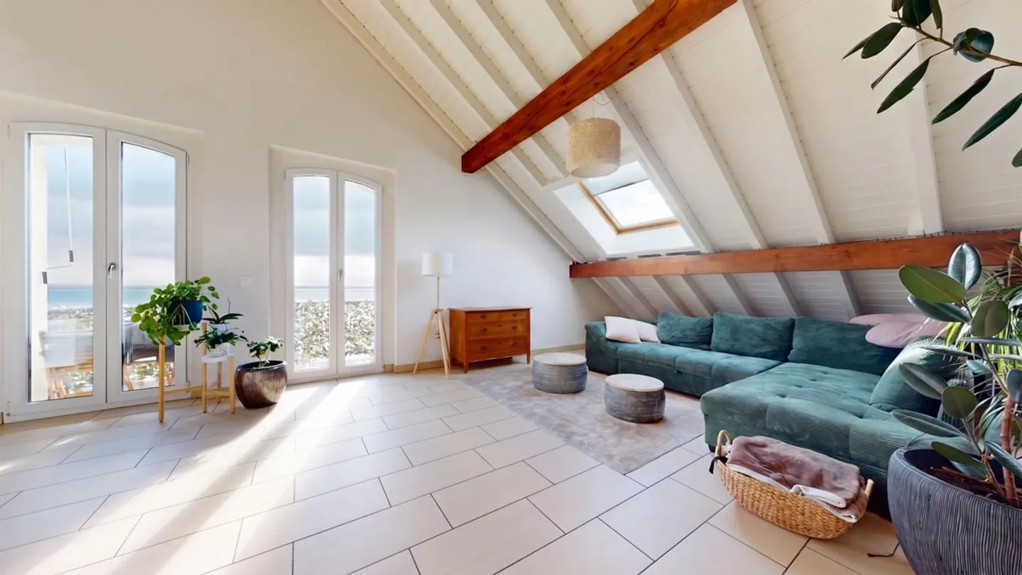 Bright 3½ attic apartment with 180° view of Lake Neuchâtel! - Photo 4 of 13