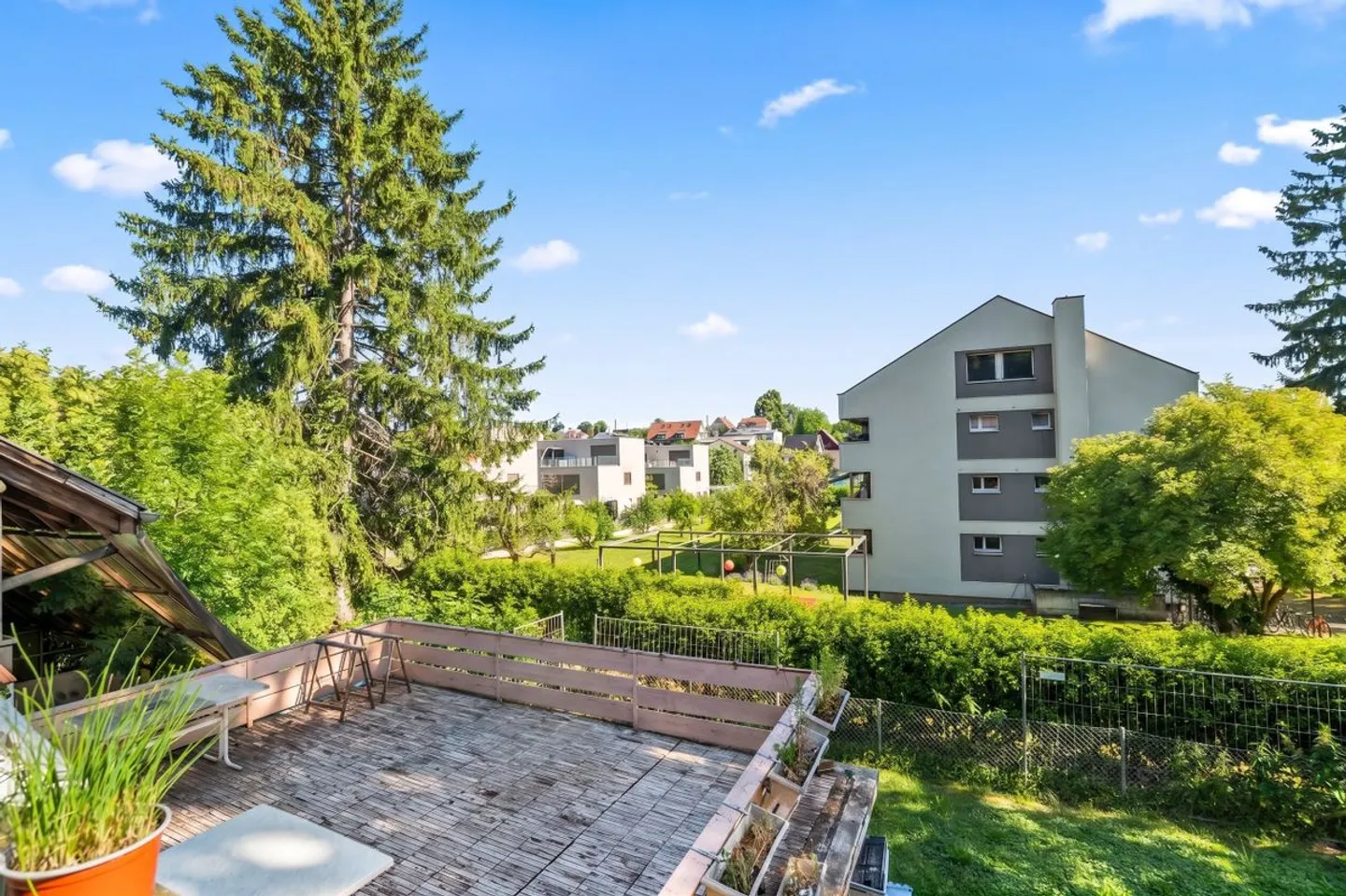 Zentral gelegenes Mehrgenerationenhaus mit Garten, Terrasse und Ausbaupotenzial - Foto 5 di 13