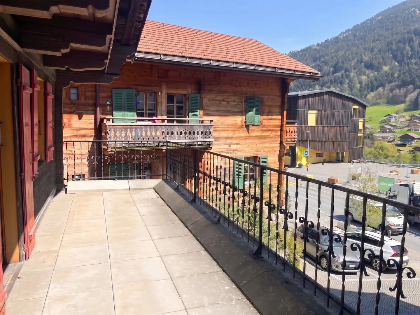 Appartement 2.5p avec terrasse au coeur du village - Photo 1 of 7