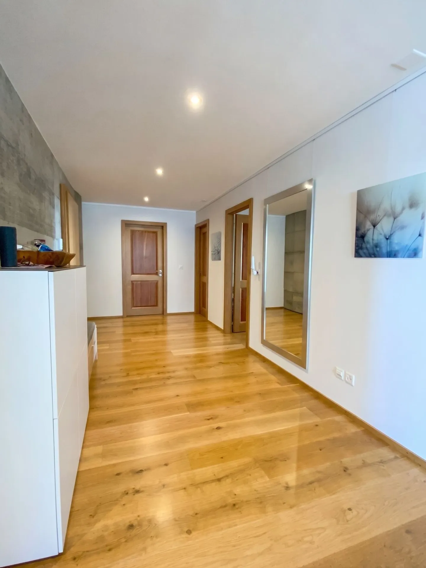 Zu vermieten: 4,5 Zimmer mit Innenloggia! - Foto 2 von 13