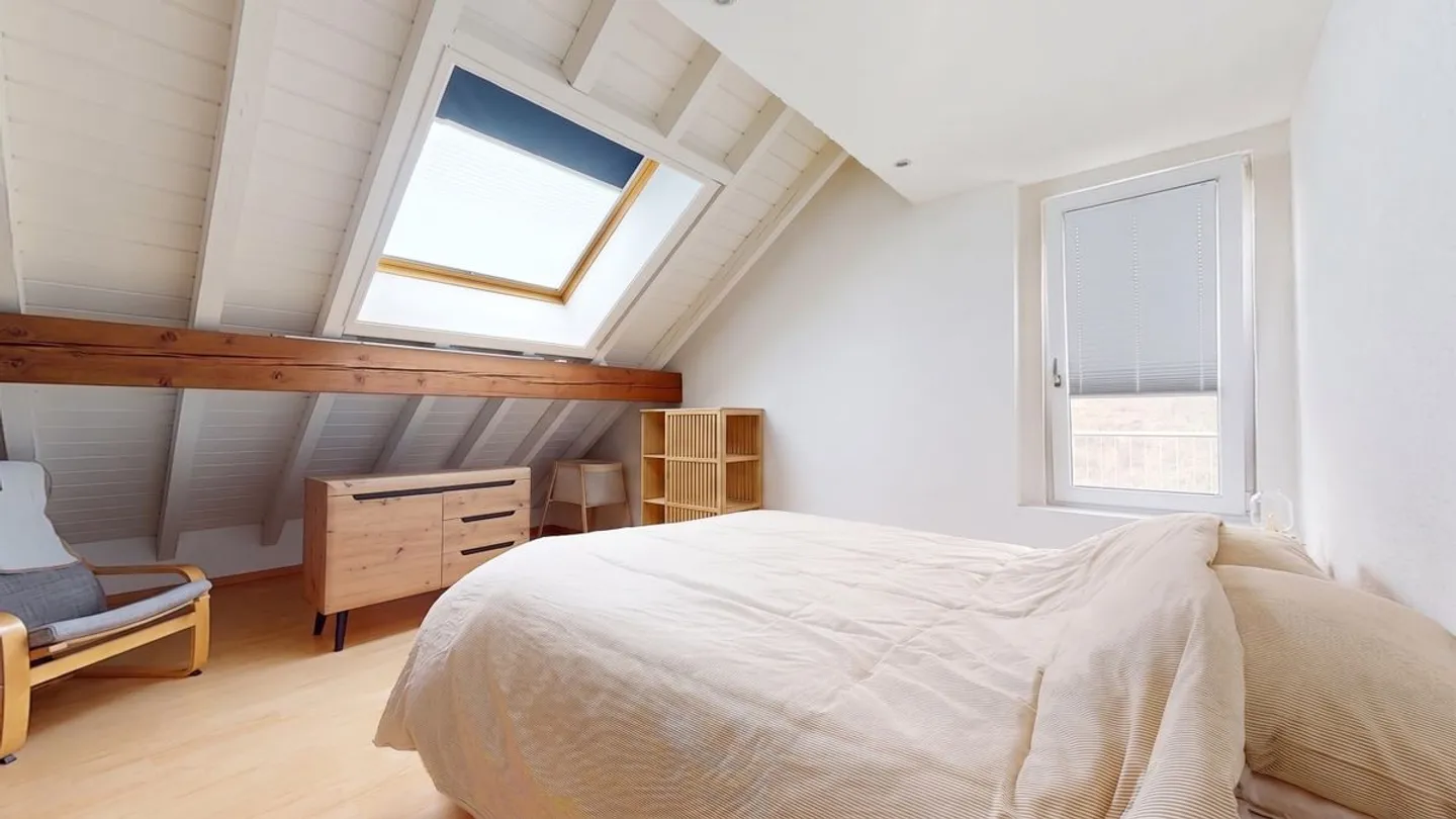 Bright 3½ attic apartment with 180° view of Lake Neuchâtel! - Photo 8 of 13