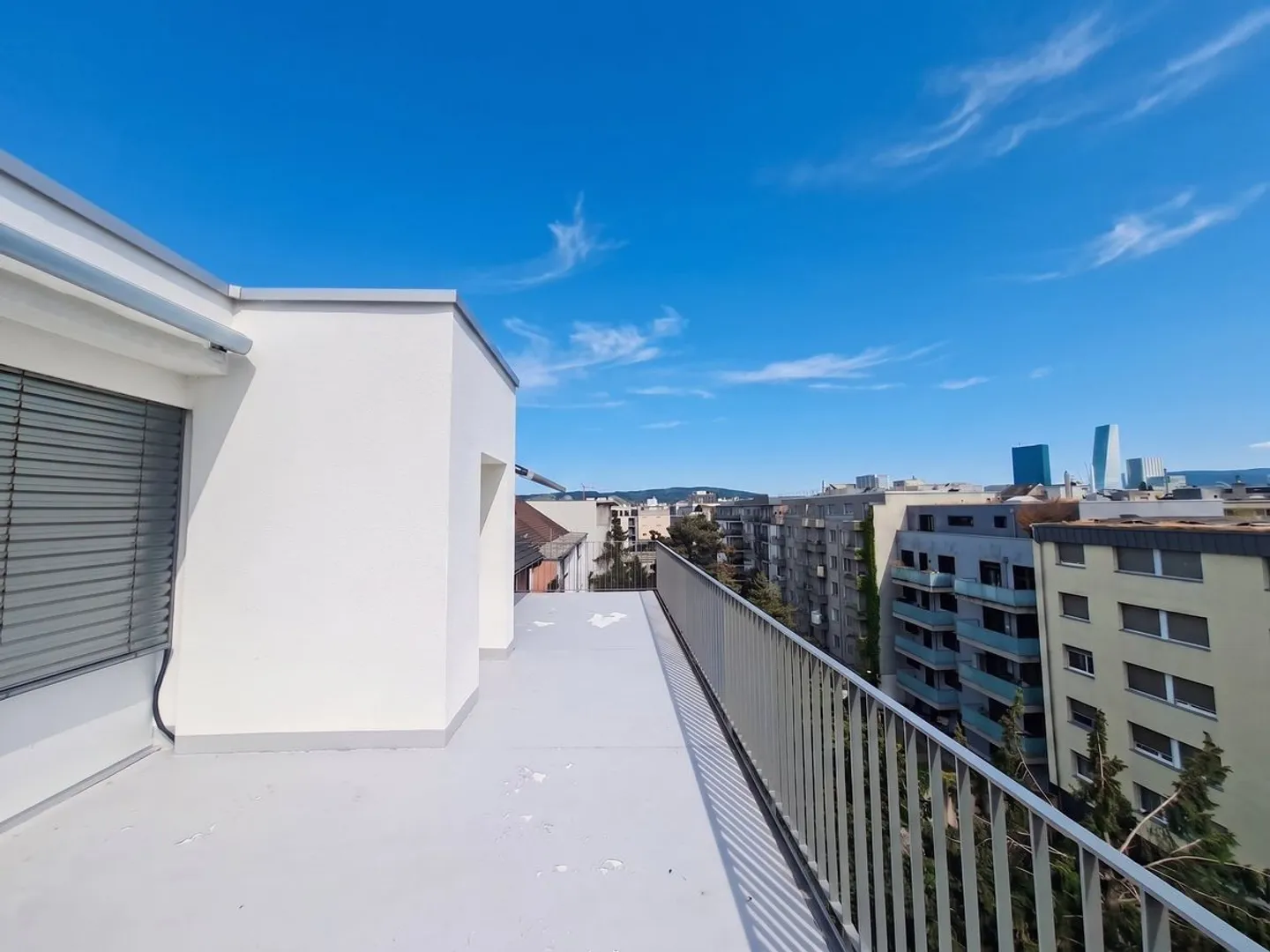 Helle 5-Zimmer Attikawohnung mit Blick in Basel zur Miete - Foto 1 di 13