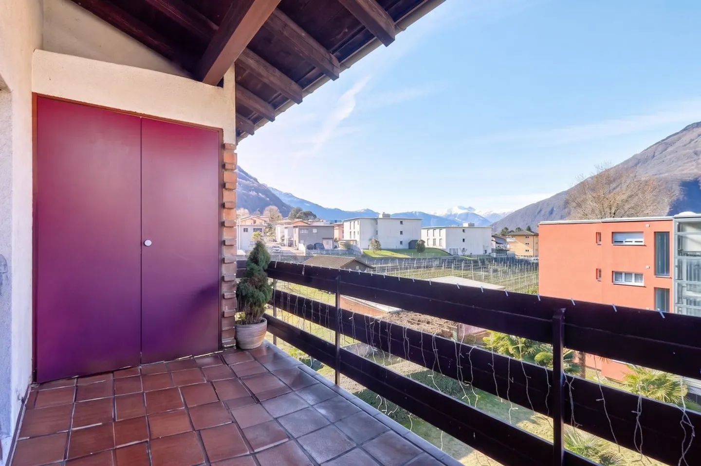 ARBEDO - CHARMING 2.5 ROOM APARTMENT WITH ATTIC IN ARBEDO - Photo 4 of 13