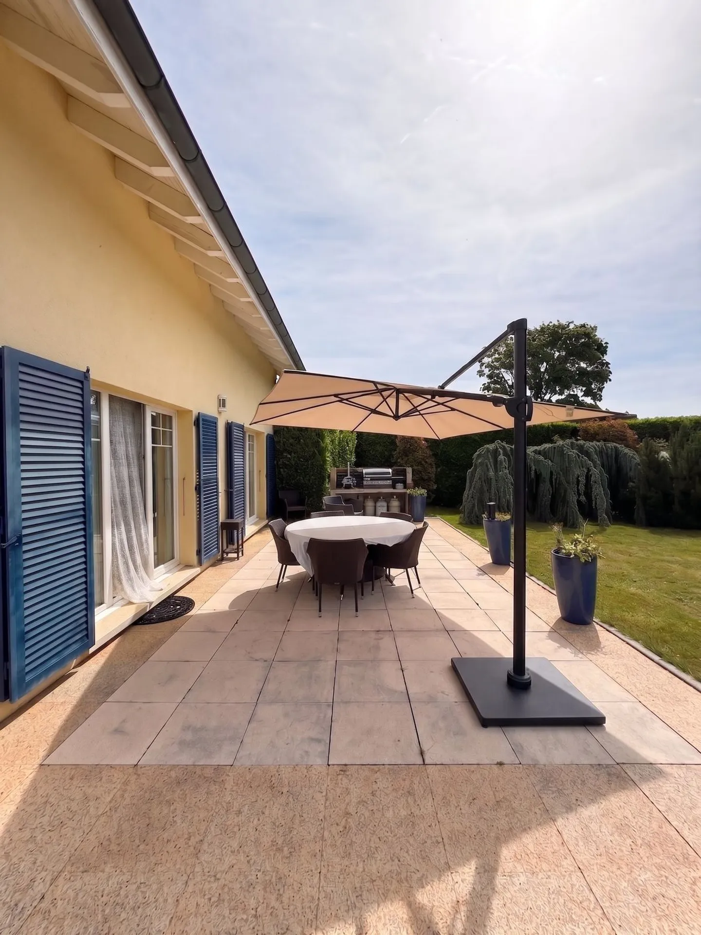 Villa Charmante avec Grand Jardin - Photo 1 sur 13