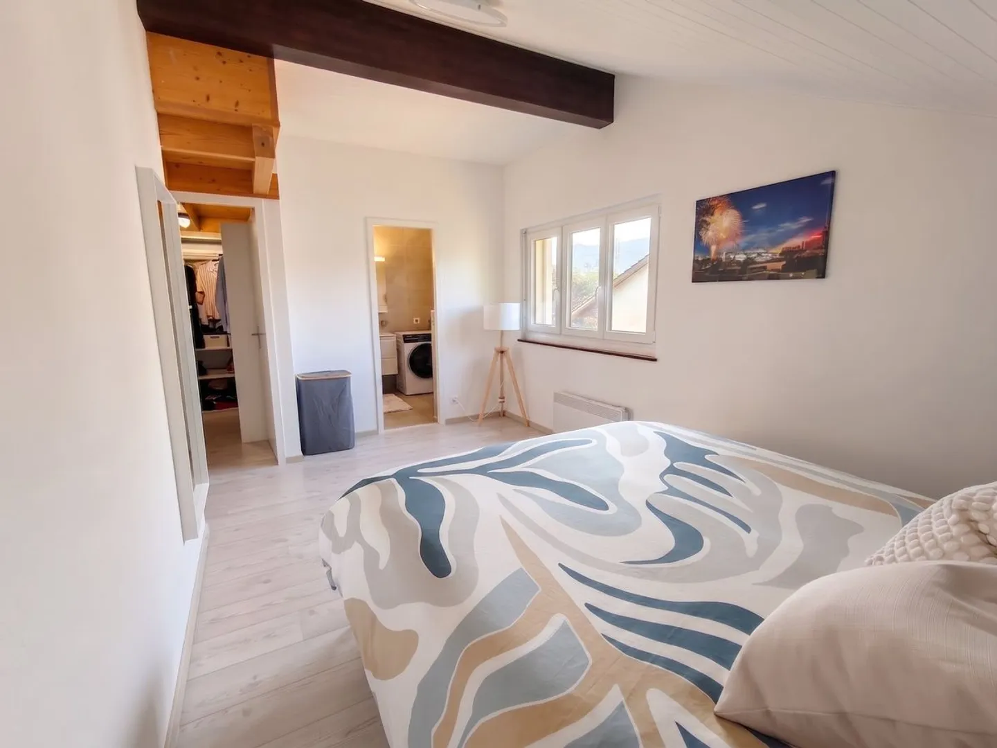 4.5-room duplex on the upper ground floor and top floor - spacious, quiet, and green - Photo 9 of 13