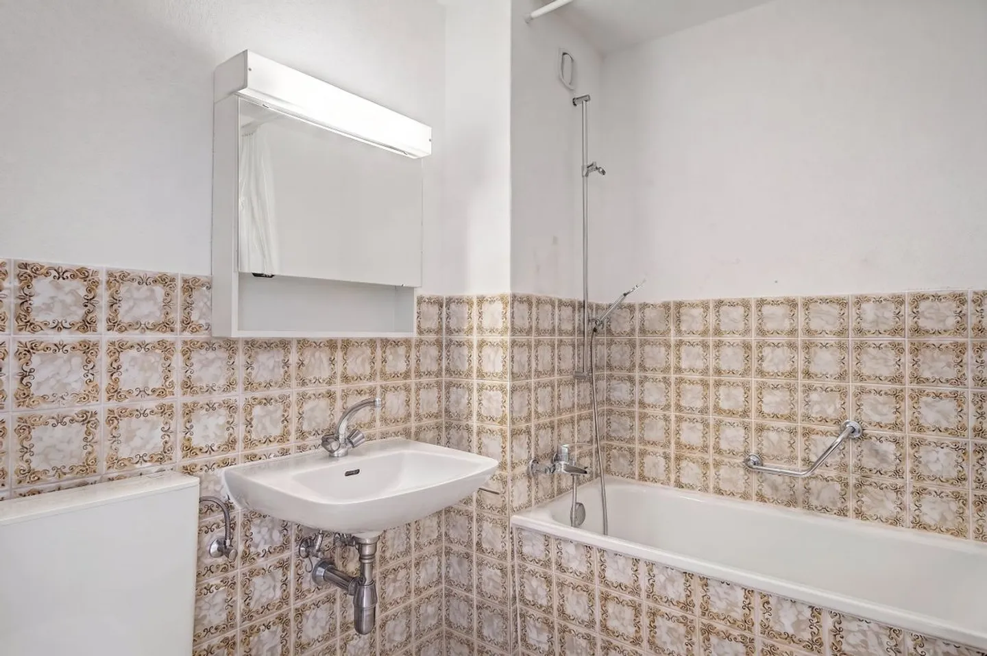 Wohnung mit unverbaubarer Panoramaaussicht und Wellnessbereich - Foto 9 di 13