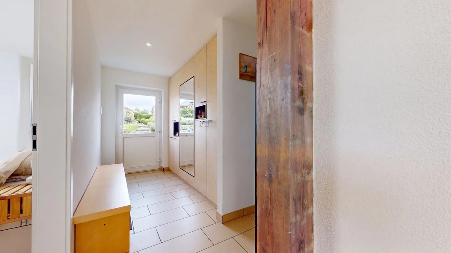 Bright 3½ attic apartment with 180° view of Lake Neuchâtel! - Photo 7 of 13