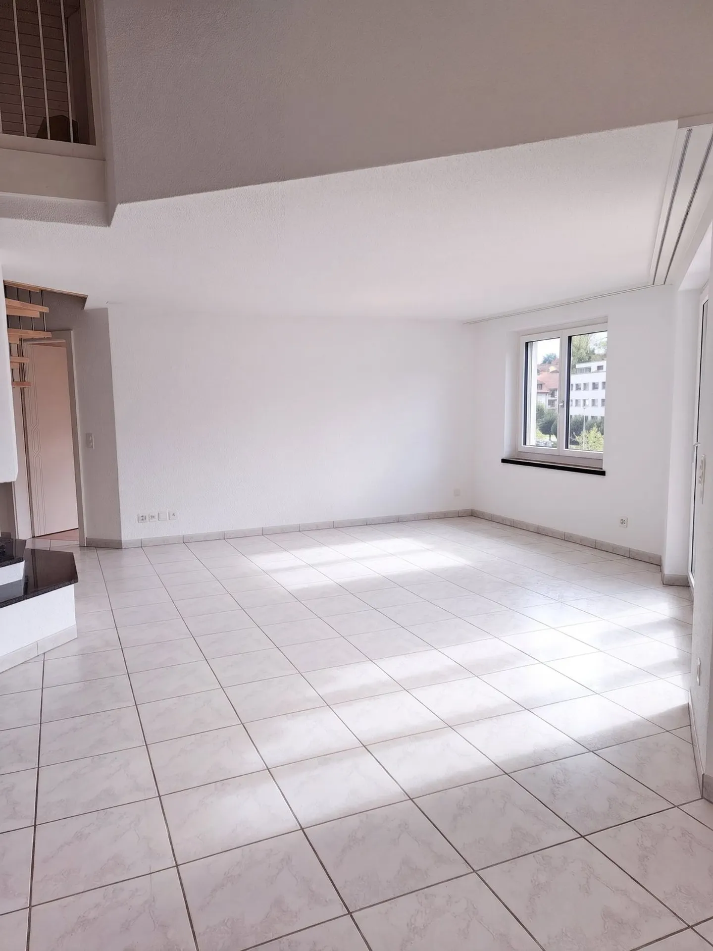 Zweistöckiges Raumwunder in Bremgarten: 6.5-Zimmer-Maisonette mit beheiztem Pavillon & Bastelraum - Foto 6 von 13