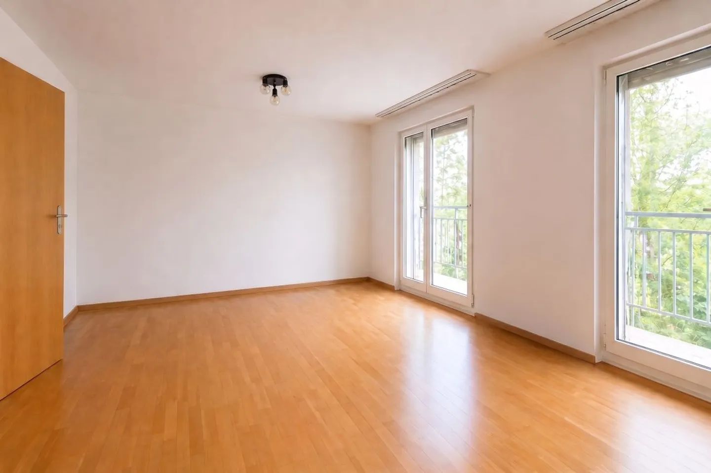 Charming 5.5 Room Family House - Close to the City - In the Green, Quiet and Sunny - Photo 9 of 13