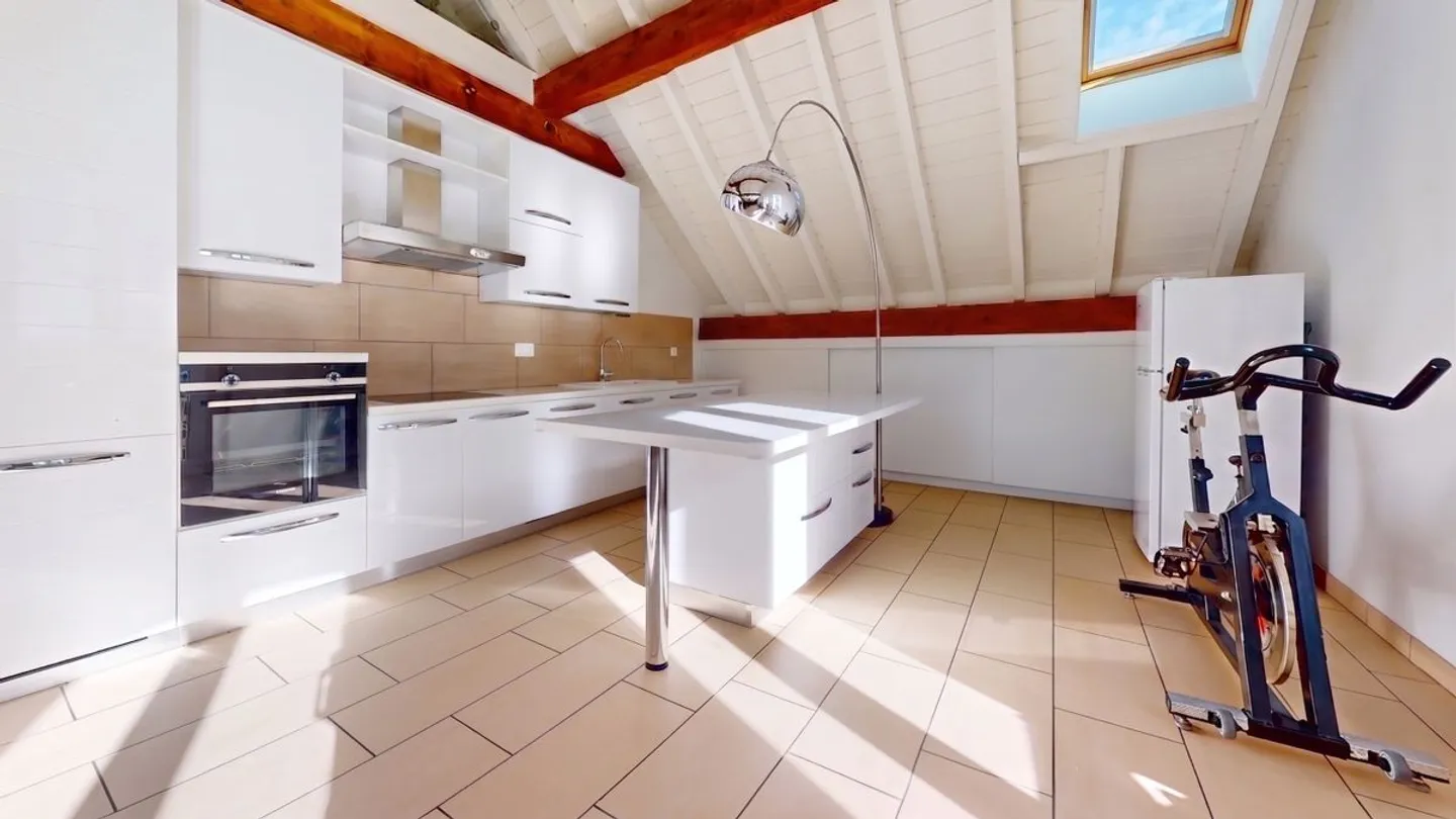 Bright 3½ attic apartment with 180° view of Lake Neuchâtel! - Photo 3 of 13