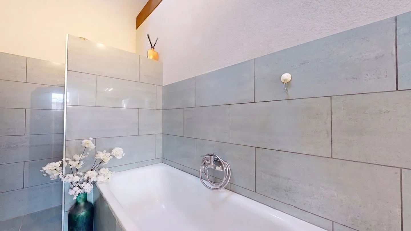 Bright 3½ attic apartment with 180° view of Lake Neuchâtel! - Photo 13 of 13