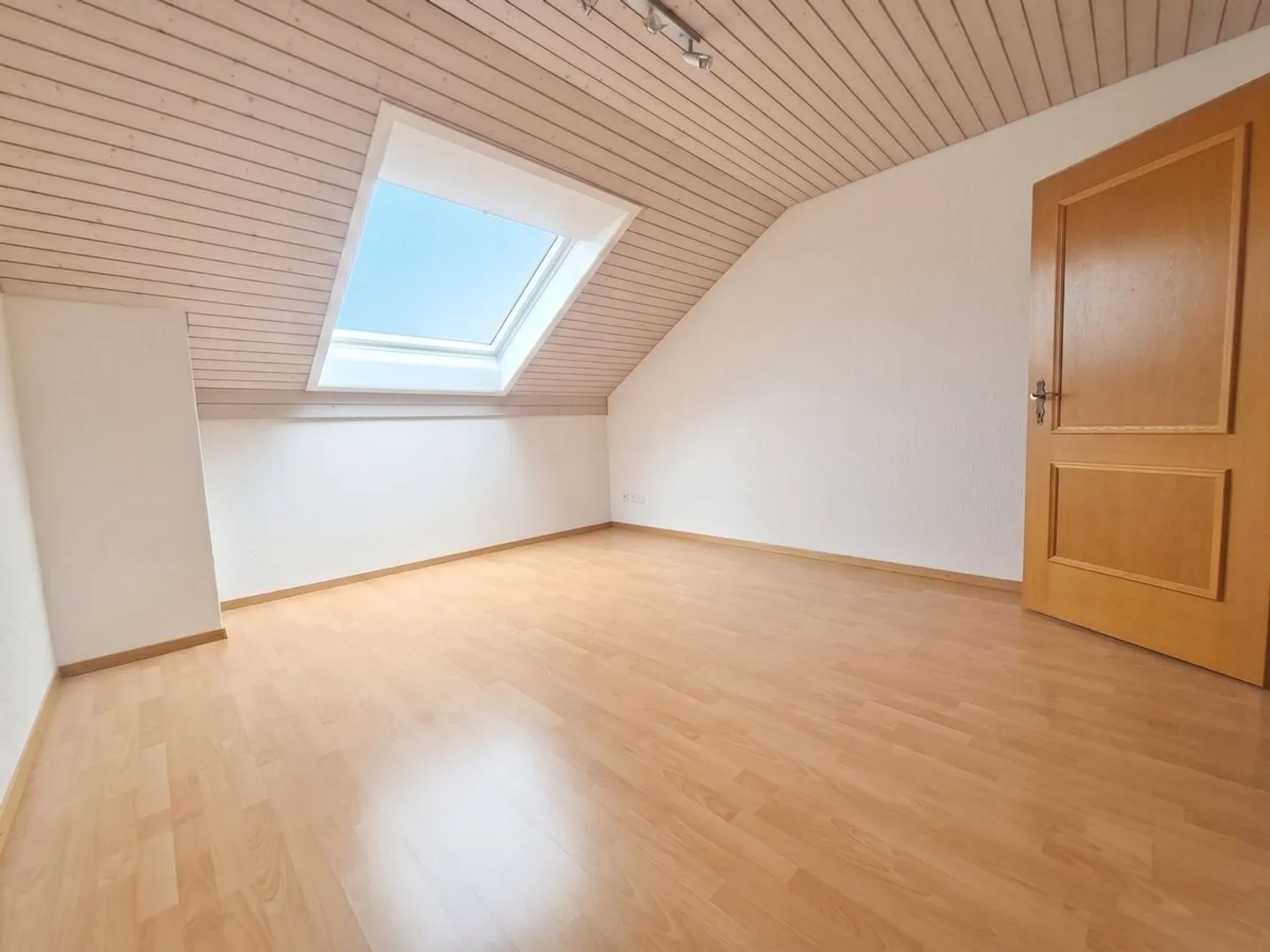 Viel Platz, gepflegt mit Cheminée  - Photo 6 of 11