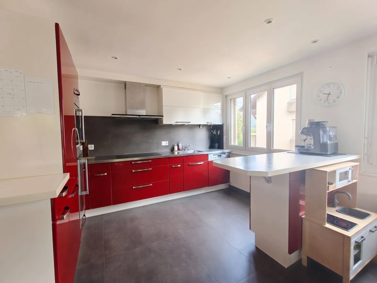 4.5-room duplex on the upper ground floor and top floor - spacious, quiet, and green - Photo 6 of 13