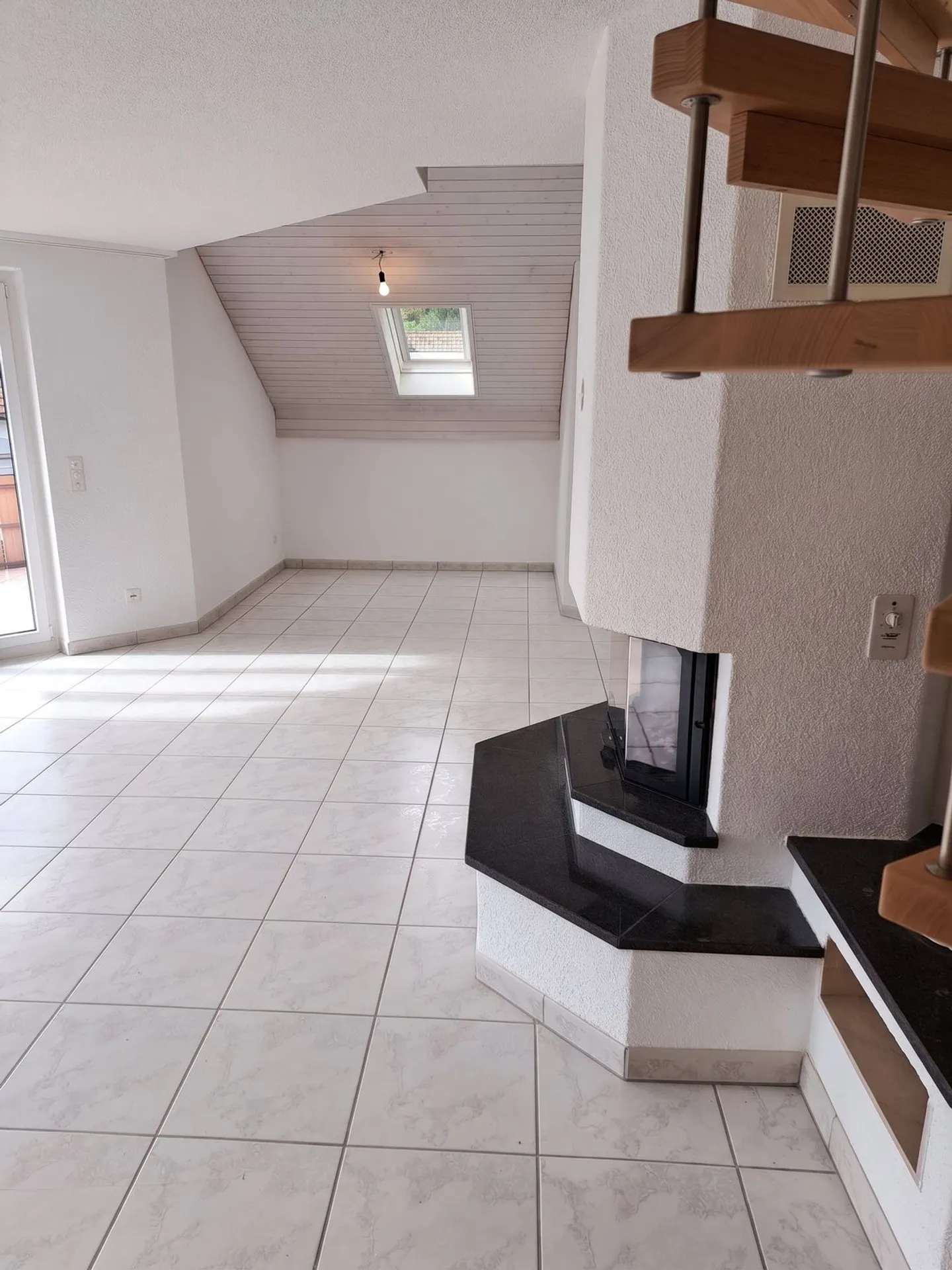 Zweistöckiges Raumwunder in Bremgarten: 6.5-Zimmer-Maisonette mit beheiztem Pavillon & Bastelraum - Foto 2 von 13