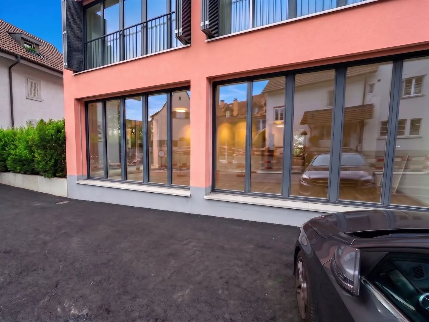 Versatile advertising space with visibility in Frenkendorf for rent - Photo 1 of 8