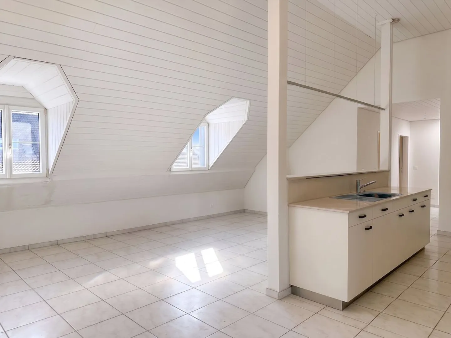 BRIGHT ATTIC APARTMENT WITH BRAND NEW KITCHEN - NOW CHF 100 CHEAPER! New: CHF 1,750/month (+ CHF 340 NK) - Photo 4 of 12